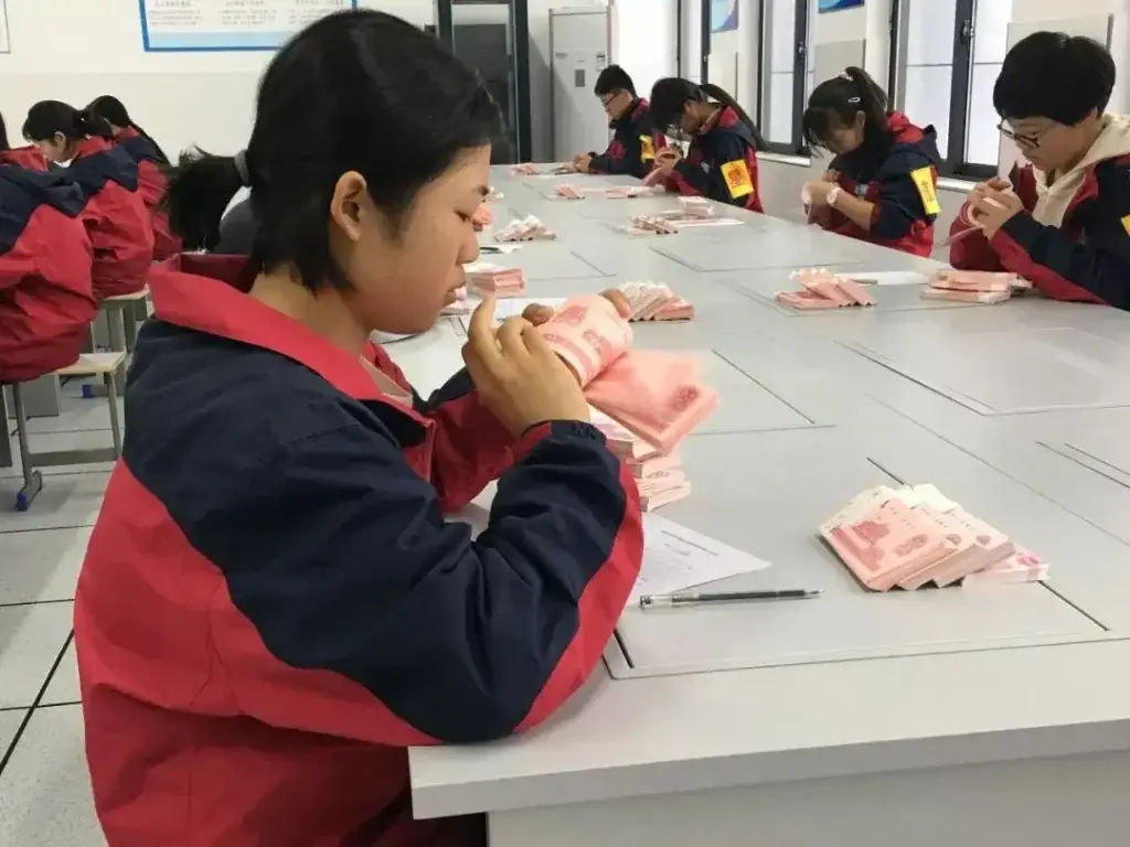 经济学专业学什么？学经济的找什么工作？
