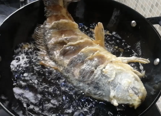 糖醋鱼怎么烧？糖醋鱼制作方法步骤