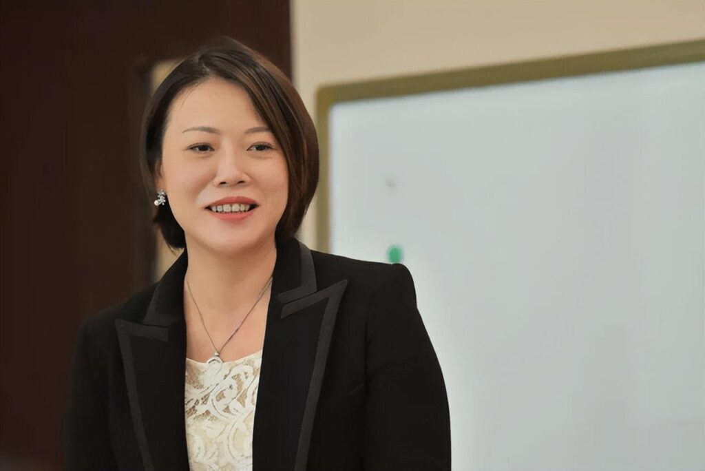 碧桂园老板是谁？碧桂园女老板简历