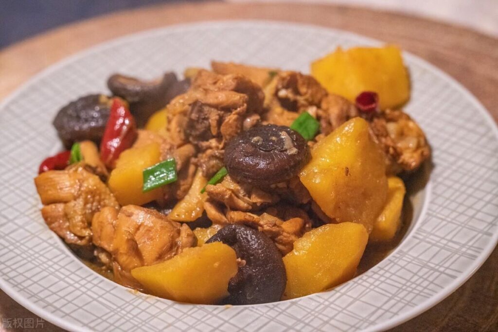 鸡肉炖土豆怎么炖好吃？家常土豆炖鸡的正确方法