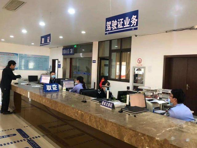 年审驾照需要什么资料？驾驶证怎么年审流程？
