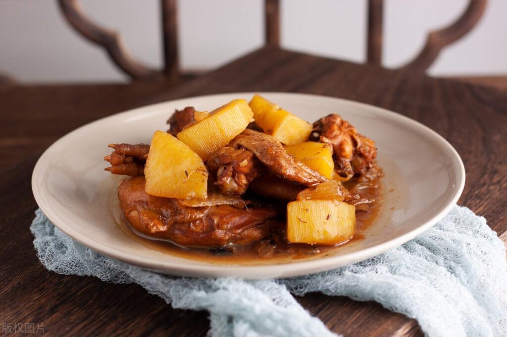 鸡肉炖土豆怎么炖好吃？家常土豆炖鸡的正确方法