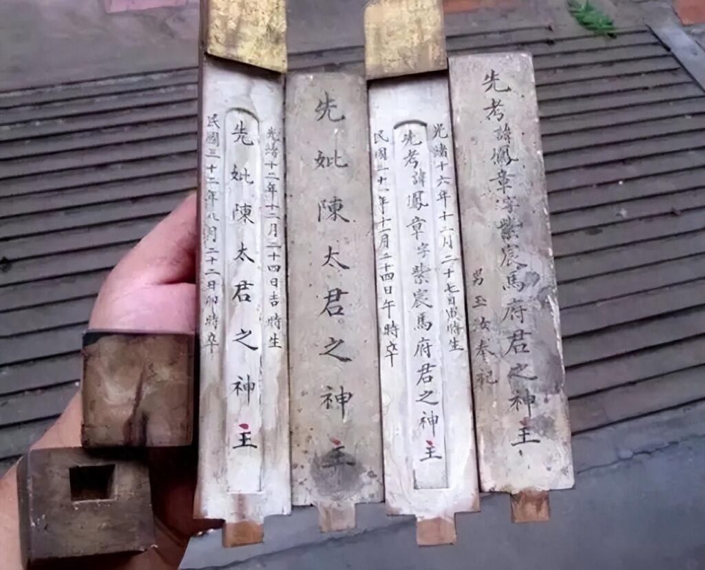 祠堂牌坊怎么摆？祠堂牌位摆放顺序