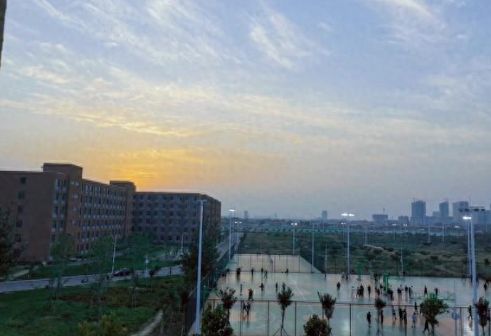 商丘学院是公办还是民办？商丘工商学院是几本？