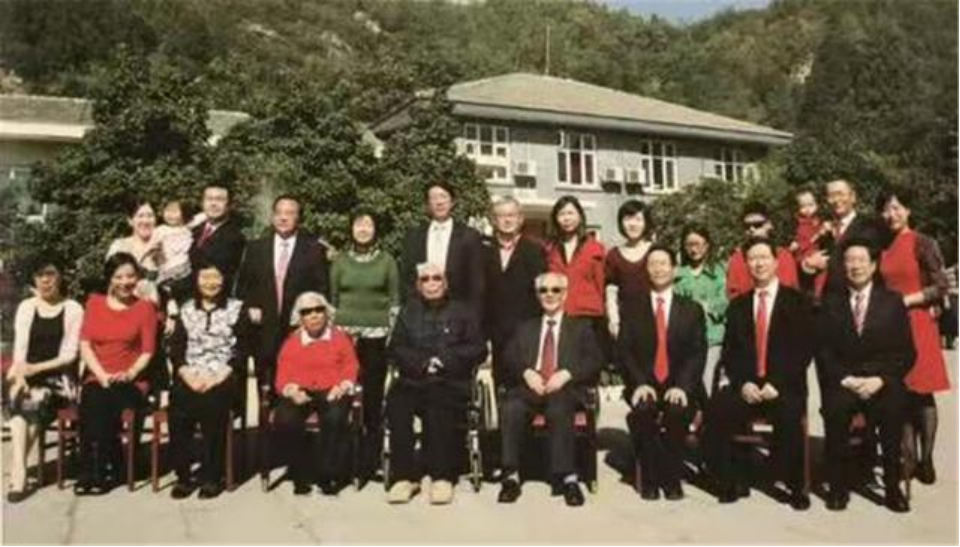 张震妻子是谁？张震老婆比他大多少岁？
