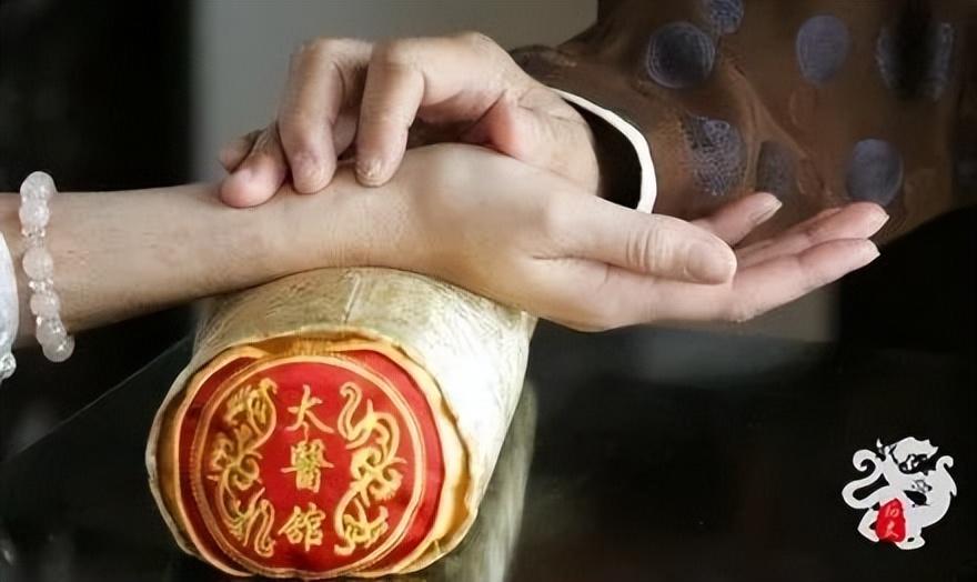 男左女右是什么意思？男左女右的来历原来秘密在这里