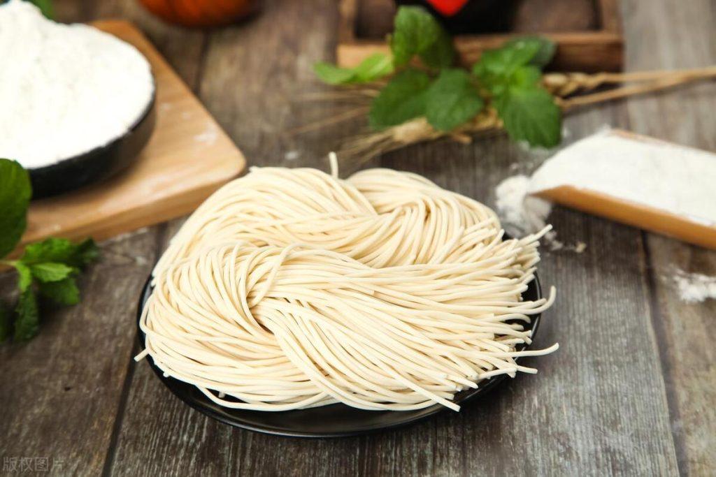 面食容易长胖吗？面和米饭哪个热量高？