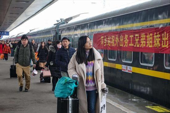 火车软卧是几个人一间？软卧是男女混住吗？