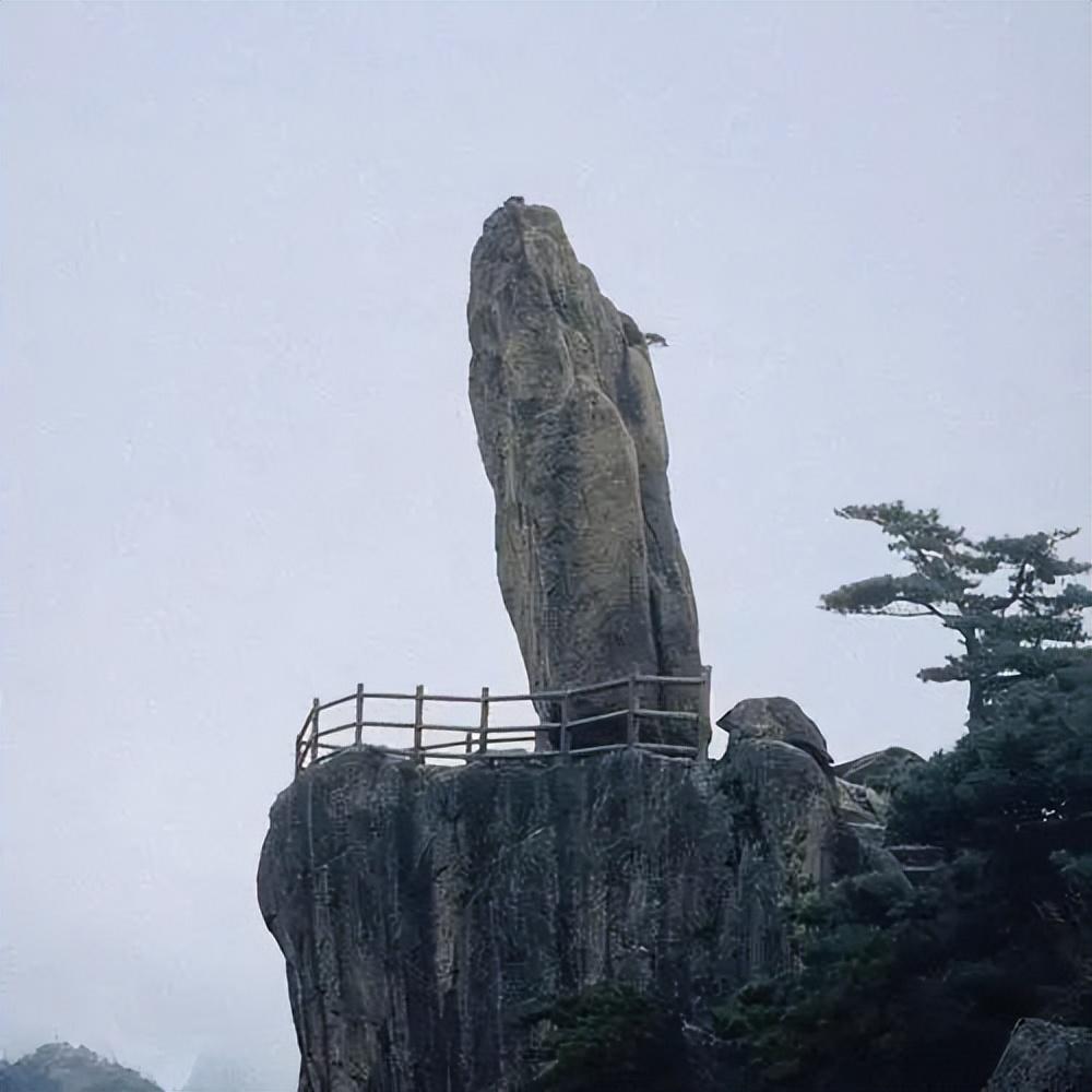 飞来石是哪个景点的？飞来石的来历