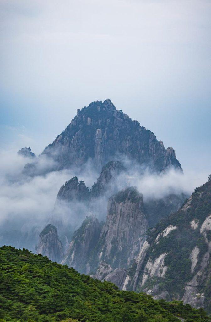 飞来石是哪个景点的？飞来石的来历