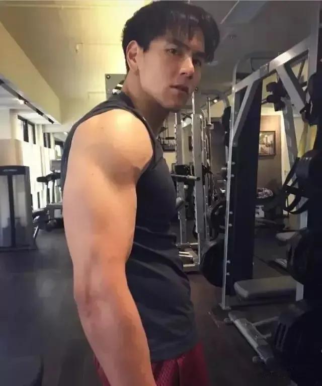 彭于晏肌肉怎么练出来的？彭于晏肌肉算什么水平？