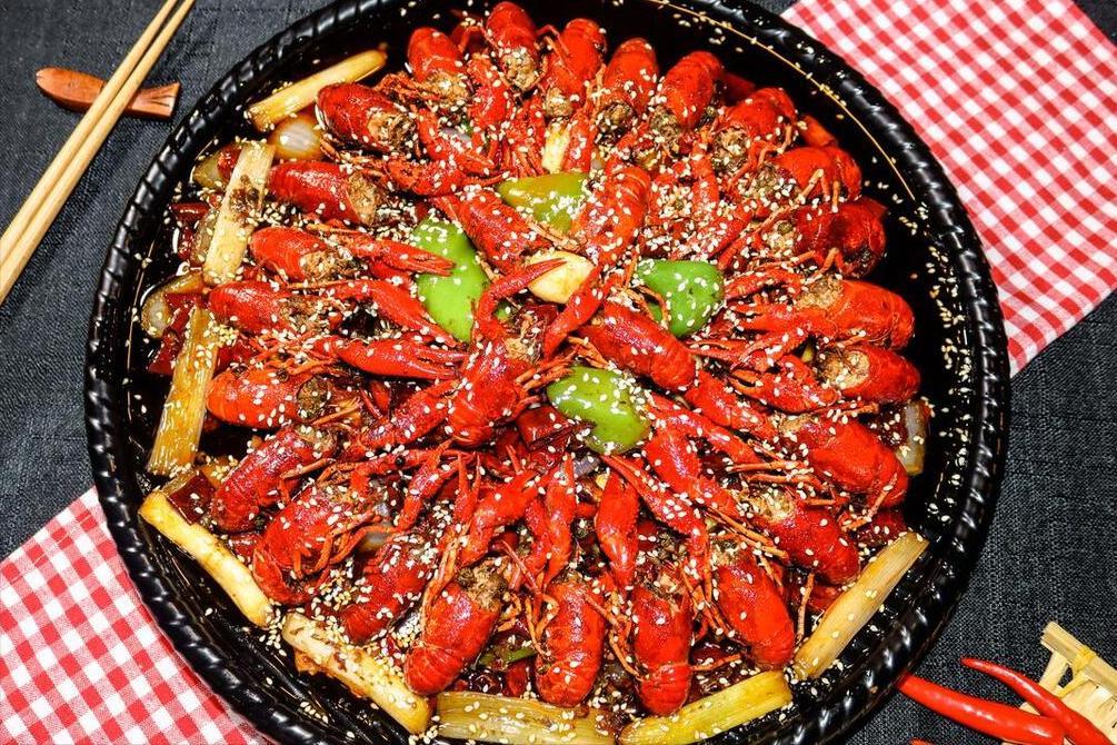 龙虾怎么洗简单又干净？小龙虾的收拾方法