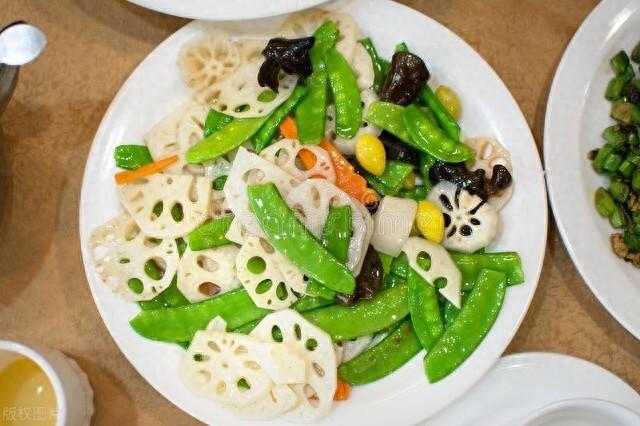 藕片怎么炒好吃又简单？炒莲藕的家常做法
